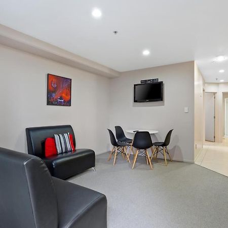 Uptown Two Bedroom Apartment With The Essentials Auckland Exterior photo